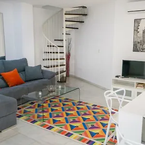 Rentalsevilla Espacioso Dúplex En La Puerta Real España